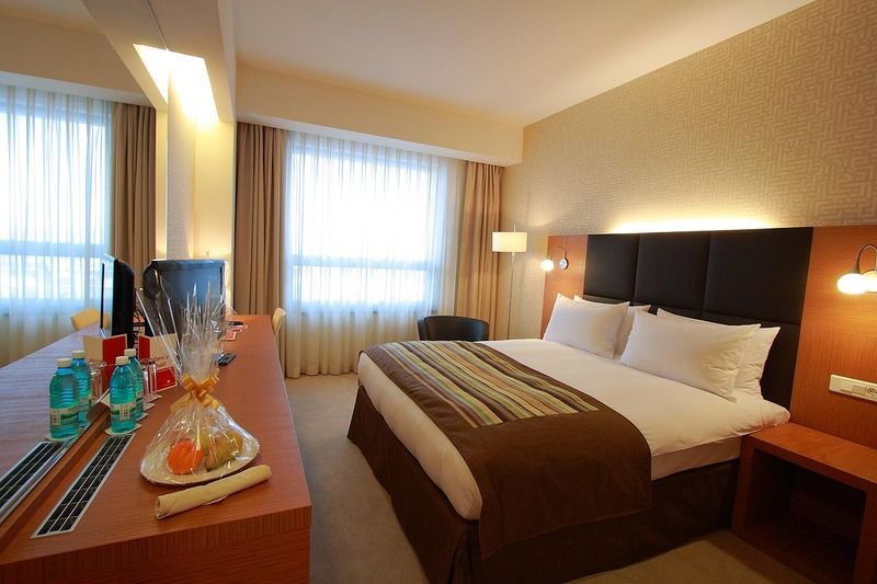 Hotel Ramada By Wyndham Oradea Zimmer foto